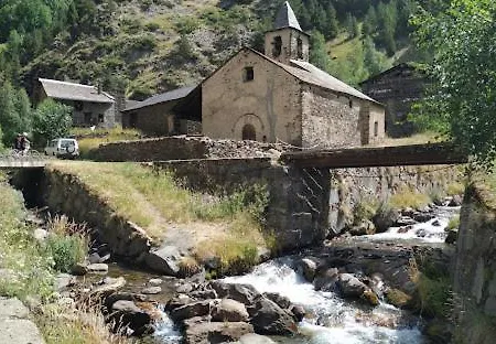 Pirineus Lejlighed Sort